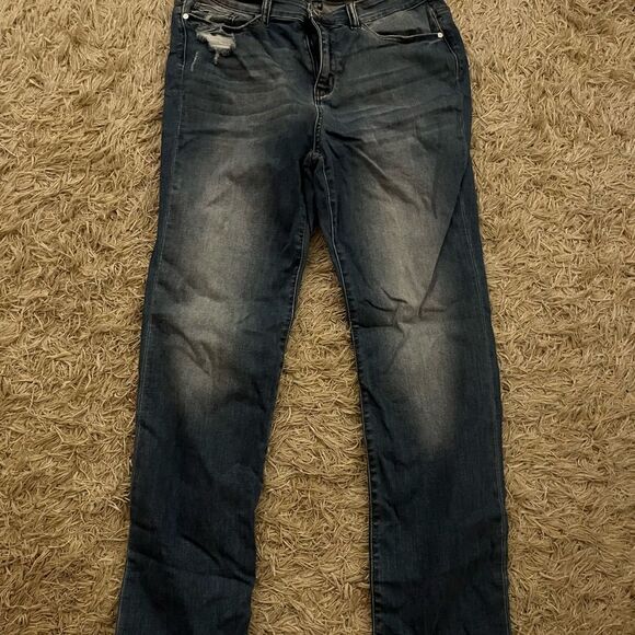 Judy Blue Straight Leg Blue Jeans with Distressed Finish - Picture 1 of 3